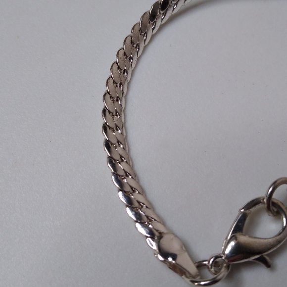 Decorative Matching Bracelet And Clip On Earring Set - Picture 12 of 16